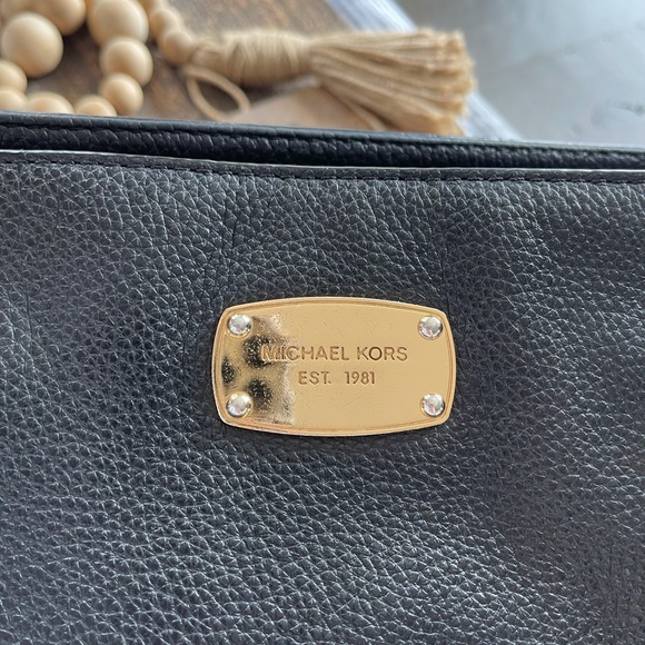 MK Handbag - Picture 5 of 8